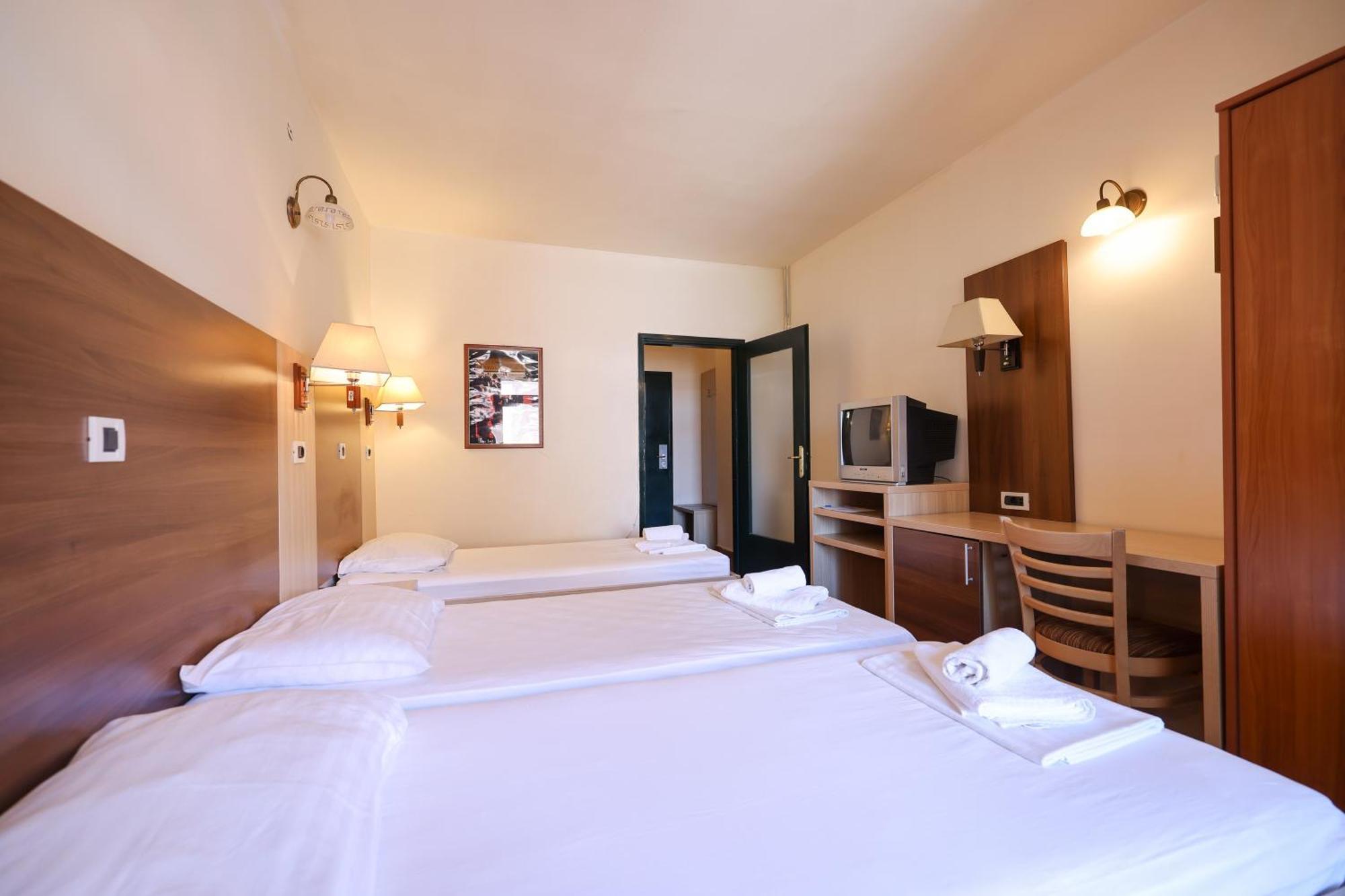 Tribunia Beach Hotel Tribunj  Luaran gambar
